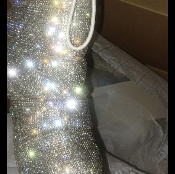 Steve Madden Cloak R, Rhinestone - Picture 6 of 10